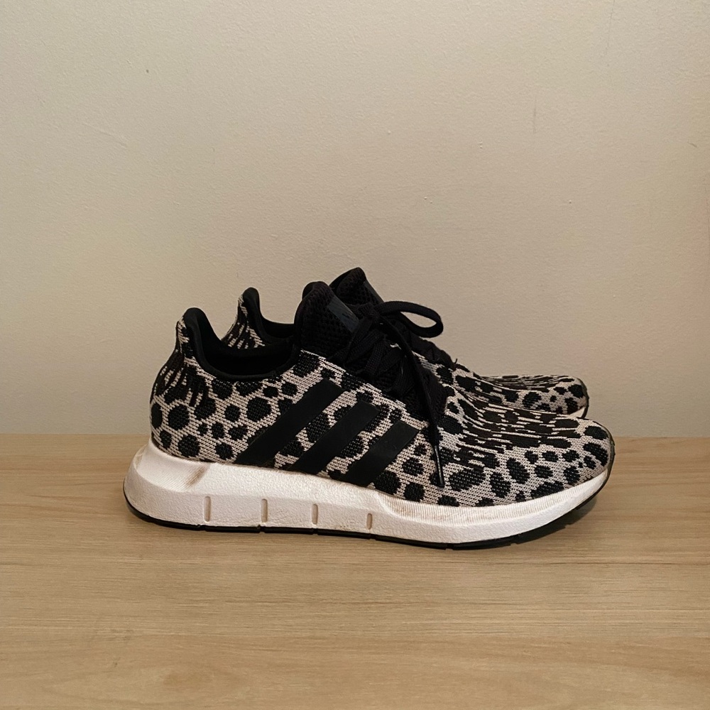 Adidas Swift Run Sneakers sz7 - Picture 7 of 7